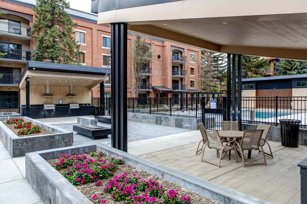 Mountain escape with pool, hot tub & balcony - near town lift & Main St