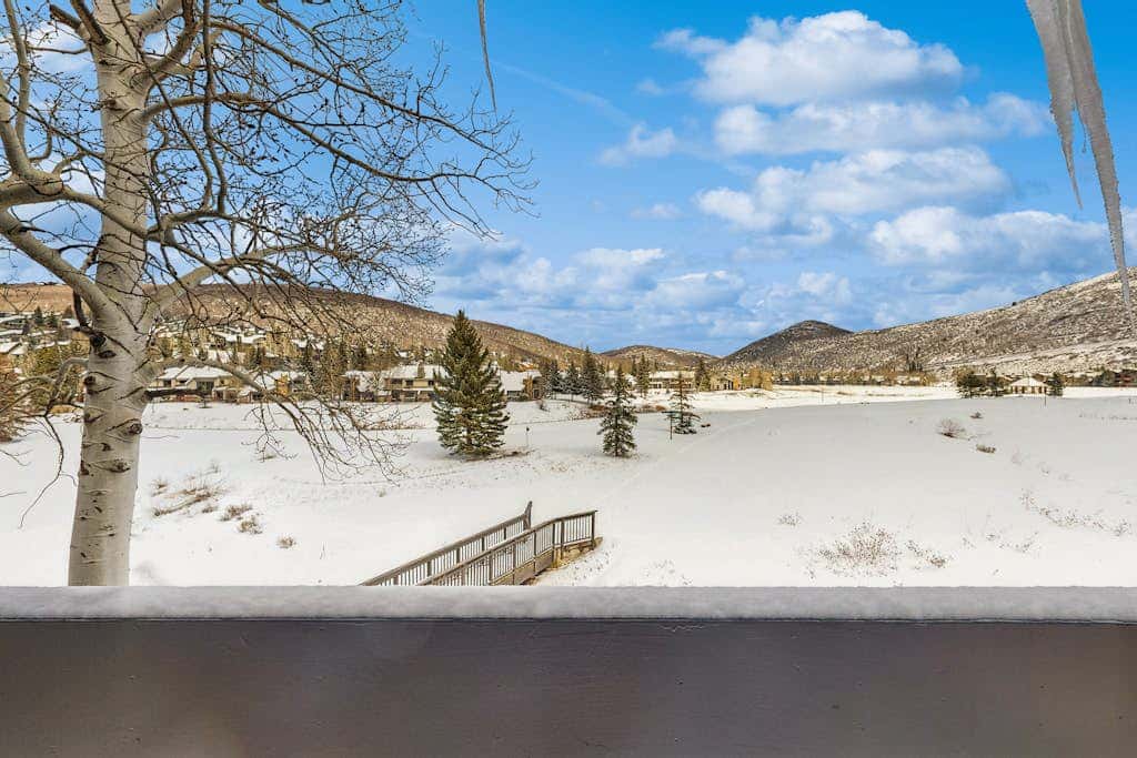 Lodge-Inspired Lakeside Townhouse with  Fireplace - Short Walk to Lifts