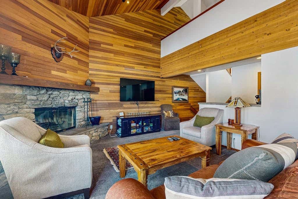 Lodge-Inspired Lakeside Townhouse with  Fireplace - Short Walk to Lifts