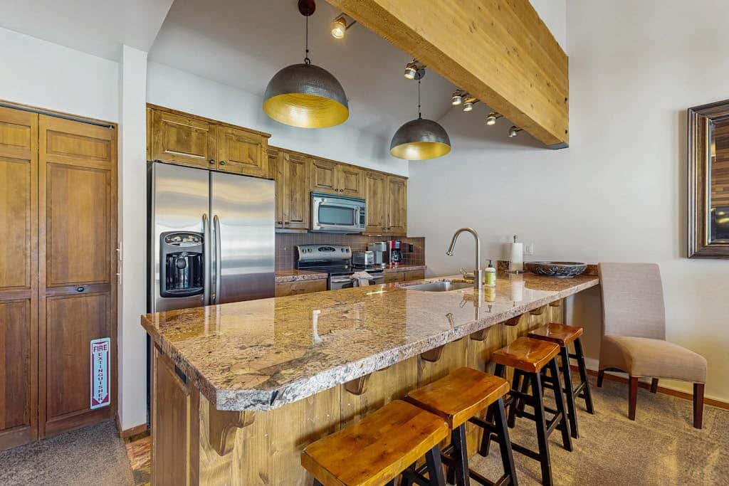 Lodge-Inspired Lakeside Townhouse with  Fireplace - Short Walk to Lifts
