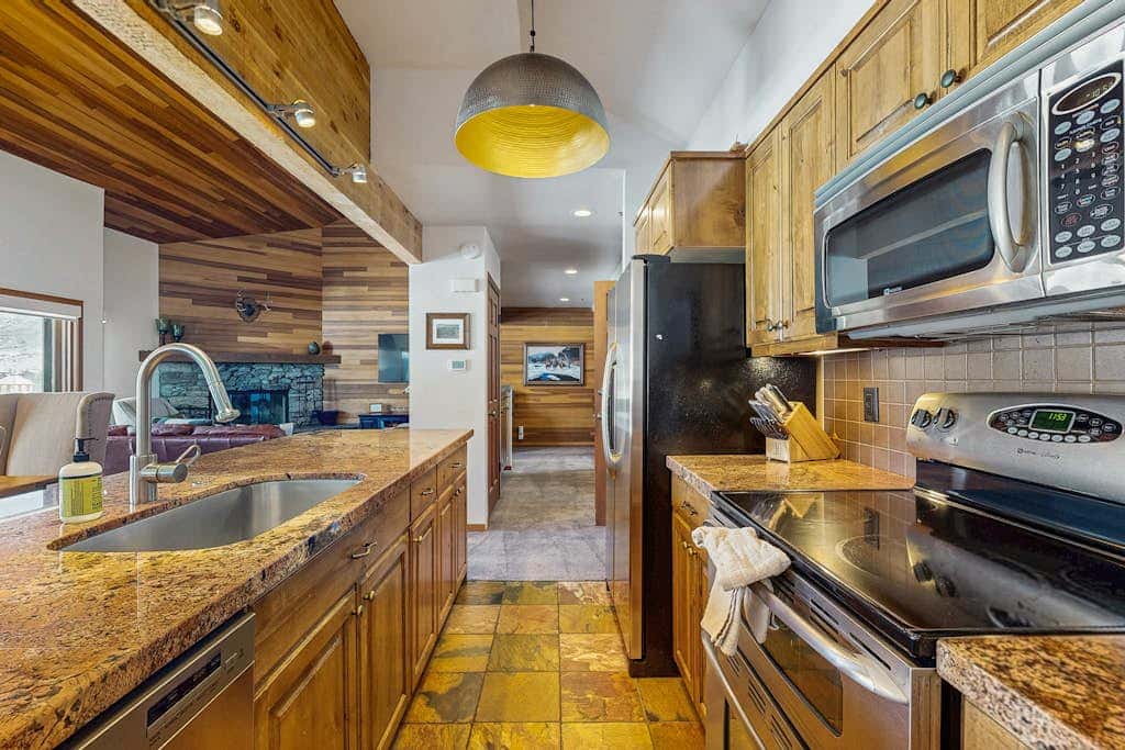 Lodge-Inspired Lakeside Townhouse with  Fireplace - Short Walk to Lifts