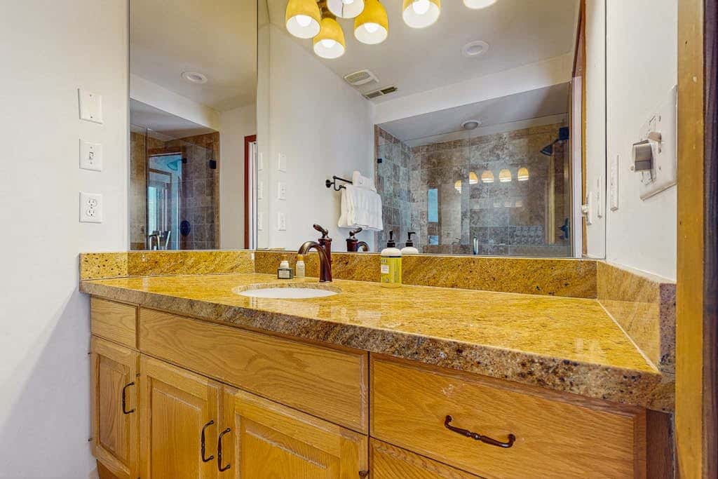 Lodge-Inspired Lakeside Townhouse with  Fireplace - Short Walk to Lifts