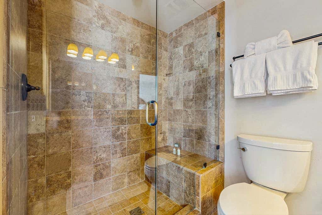Lodge-Inspired Lakeside Townhouse with  Fireplace - Short Walk to Lifts
