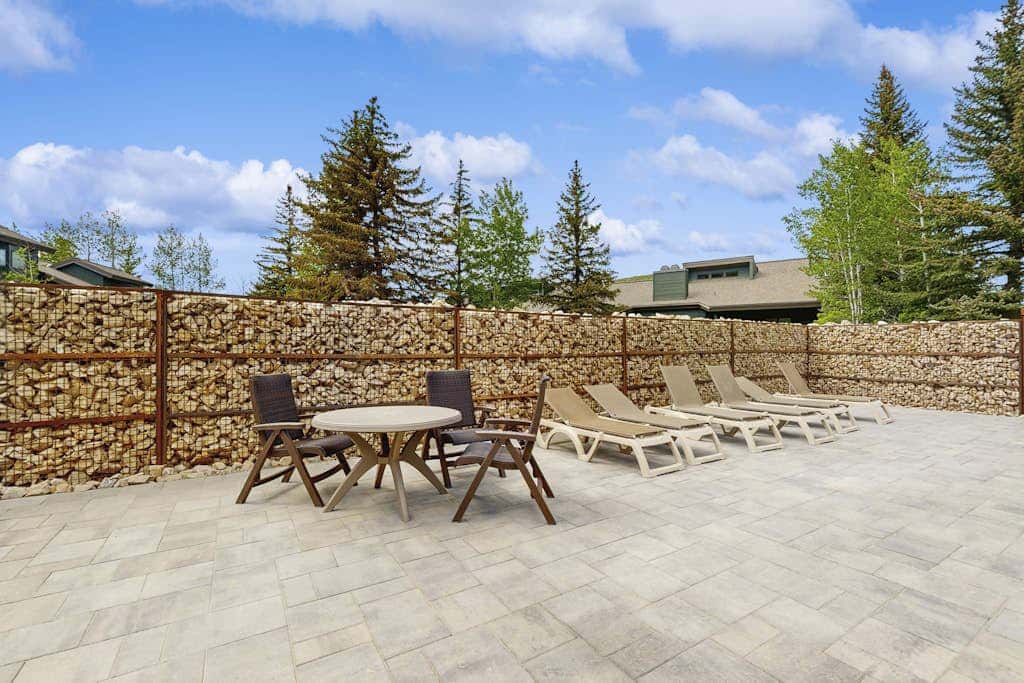 Lodge-Inspired Lakeside Townhouse with  Fireplace - Short Walk to Lifts