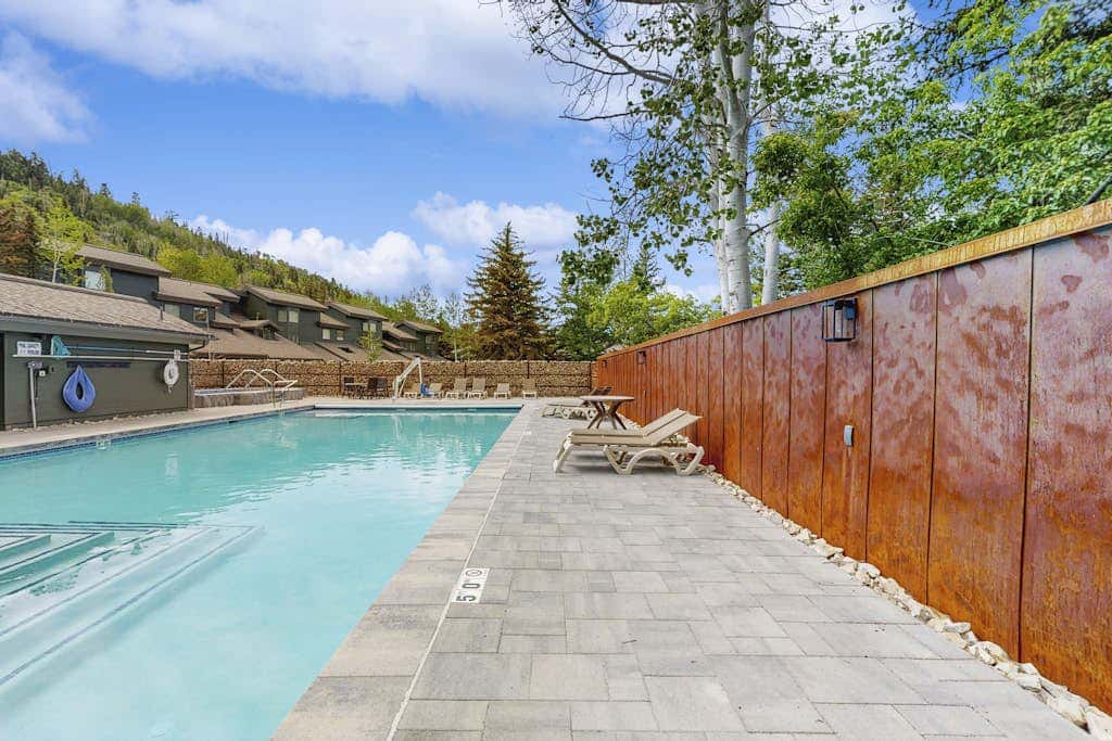 Lodge-Inspired Lakeside Townhouse with  Fireplace - Short Walk to Lifts