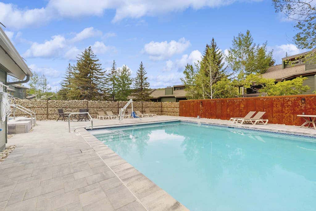 Lodge-Inspired Lakeside Townhouse with  Fireplace - Short Walk to Lifts