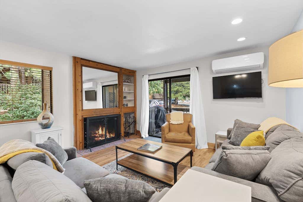Charming year-round getaway - located close to downtown, shopping and dining