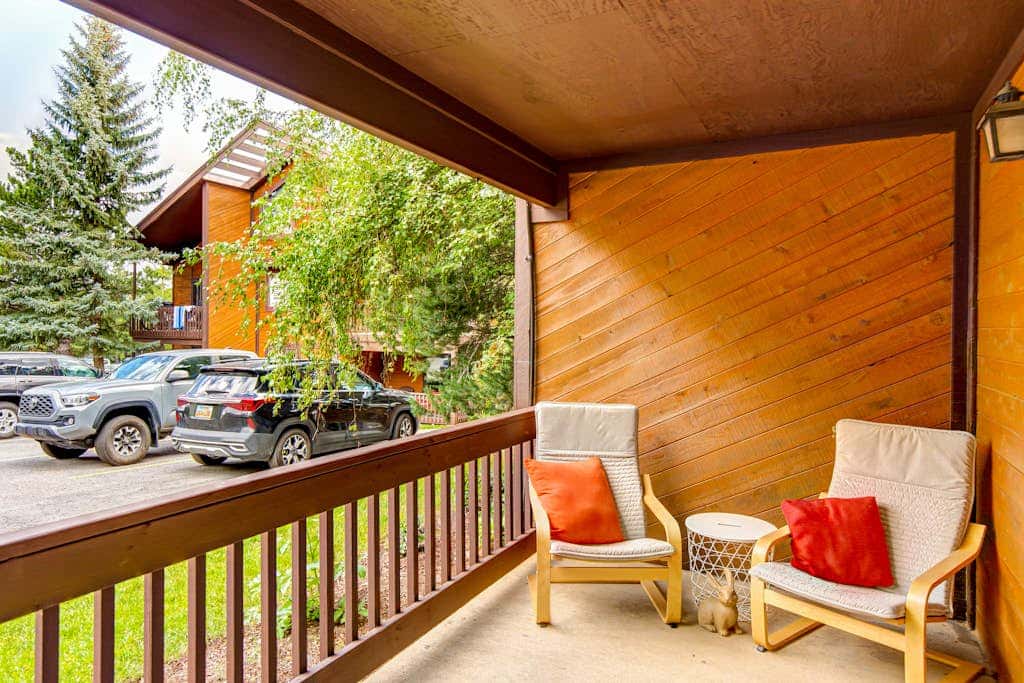 Charming year-round getaway - located close to downtown, shopping and dining