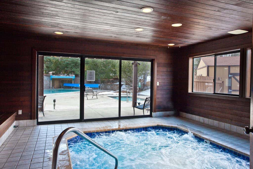 Charming year-round getaway - located close to downtown, shopping and dining