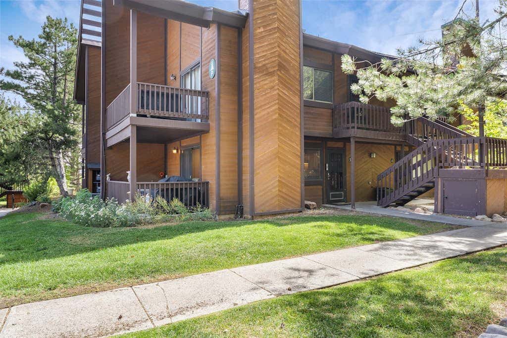Charming year-round getaway - located close to downtown, shopping and dining