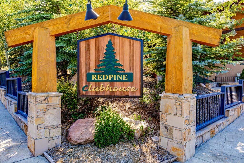 Charming year-round getaway - located close to downtown, shopping and dining