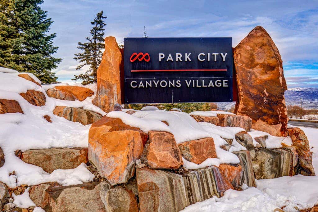 Charming year-round getaway - located close to downtown, shopping and dining