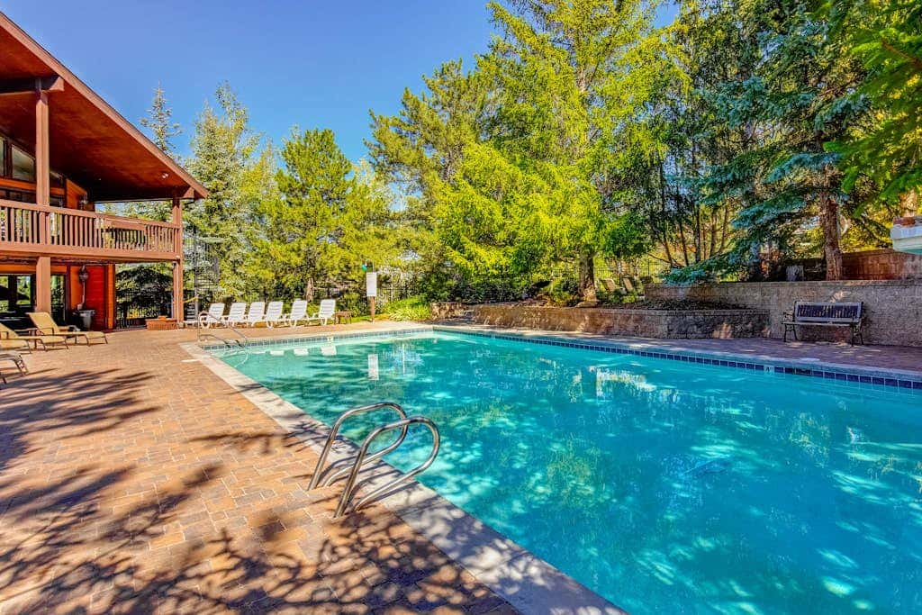 Walk-to-lift condo with sunrise view, two lofts, pool, 2 hot tubs & tennis