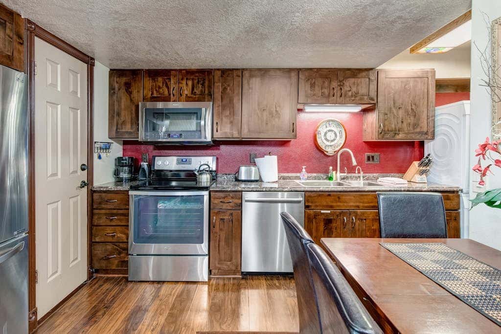 Walk-to-lift condo with sunrise view, two lofts, pool, 2 hot tubs & tennis