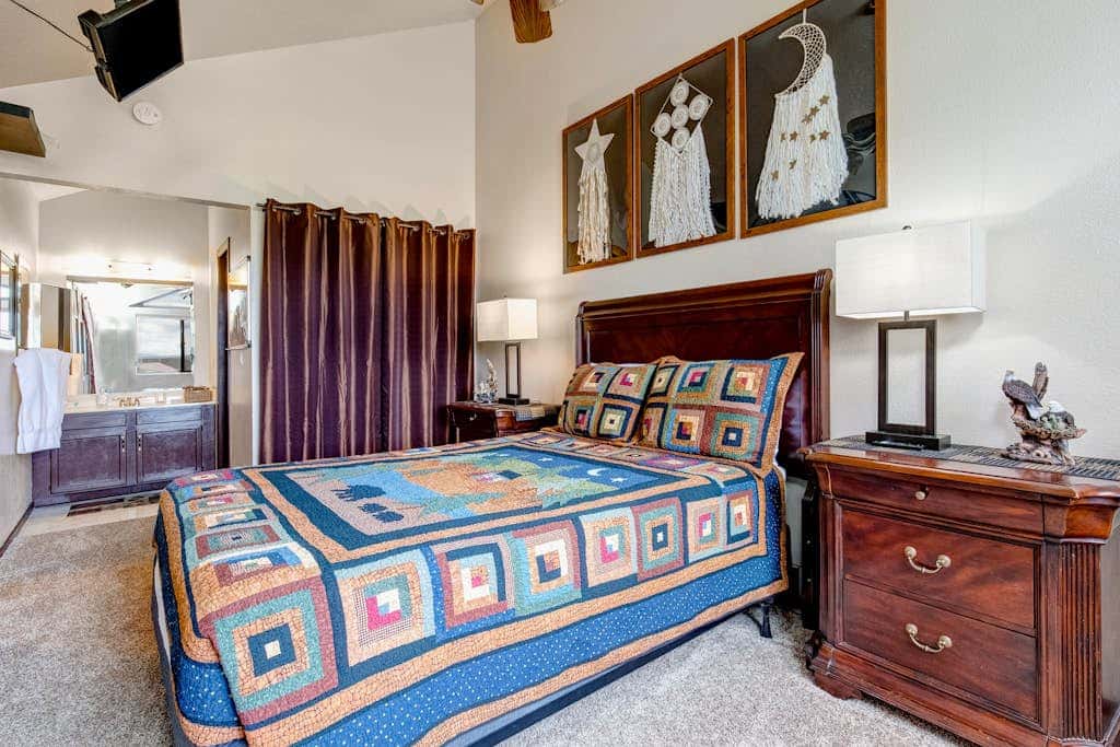 Walk-to-lift condo with sunrise view, two lofts, pool, 2 hot tubs & tennis