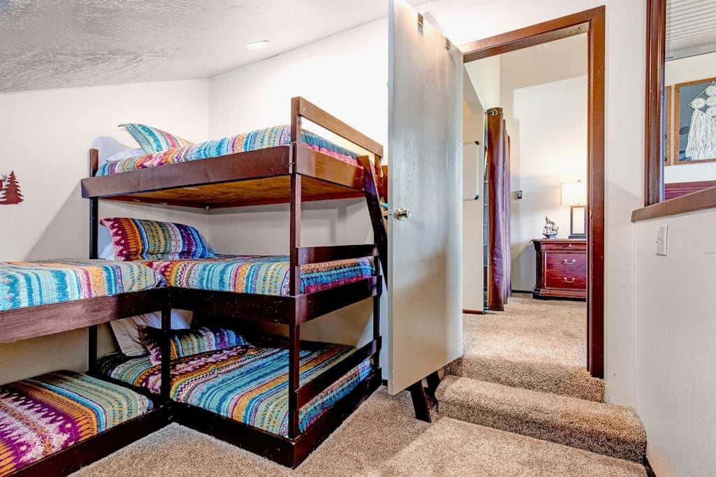Walk-to-lift condo with sunrise view, two lofts, pool, 2 hot tubs & tennis