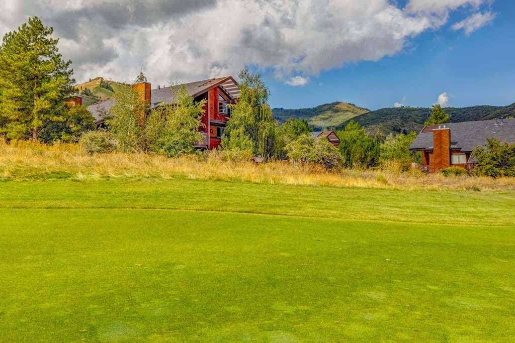 Walk-to-lift condo with sunrise view, two lofts, pool, 2 hot tubs & tennis