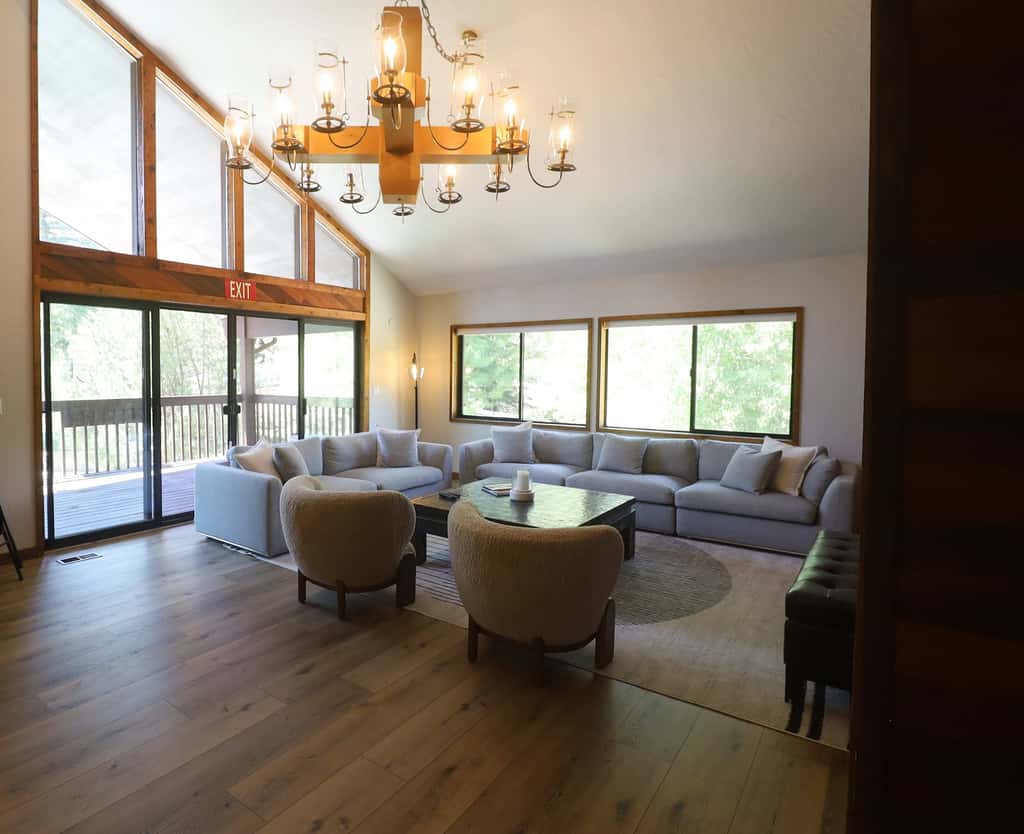 Walk-to-lift condo with sunrise view, two lofts, pool, 2 hot tubs & tennis