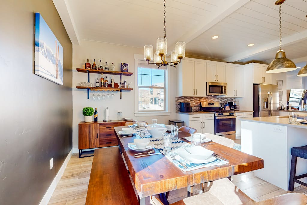 Stunning dog-friendly retreat with large balcony, fireplace, & mountain views