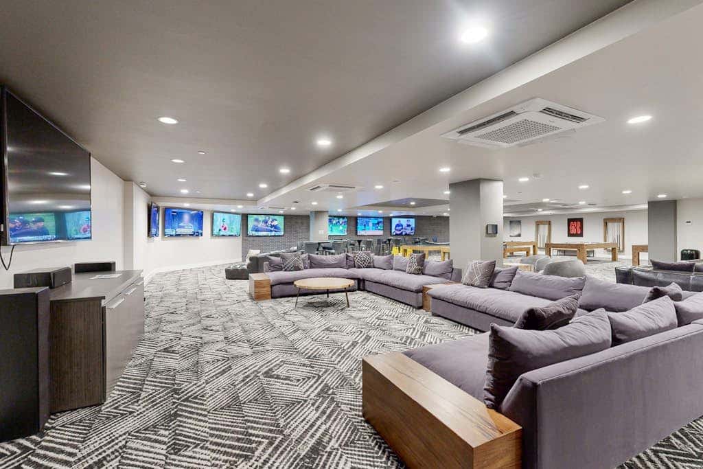 Modern resort condo with pool, hot tub, rolling foothill views & shuttle