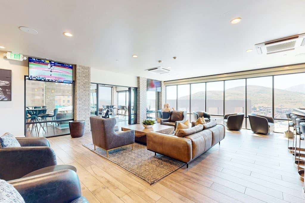 Modern resort condo with pool, hot tub, rolling foothill views & shuttle