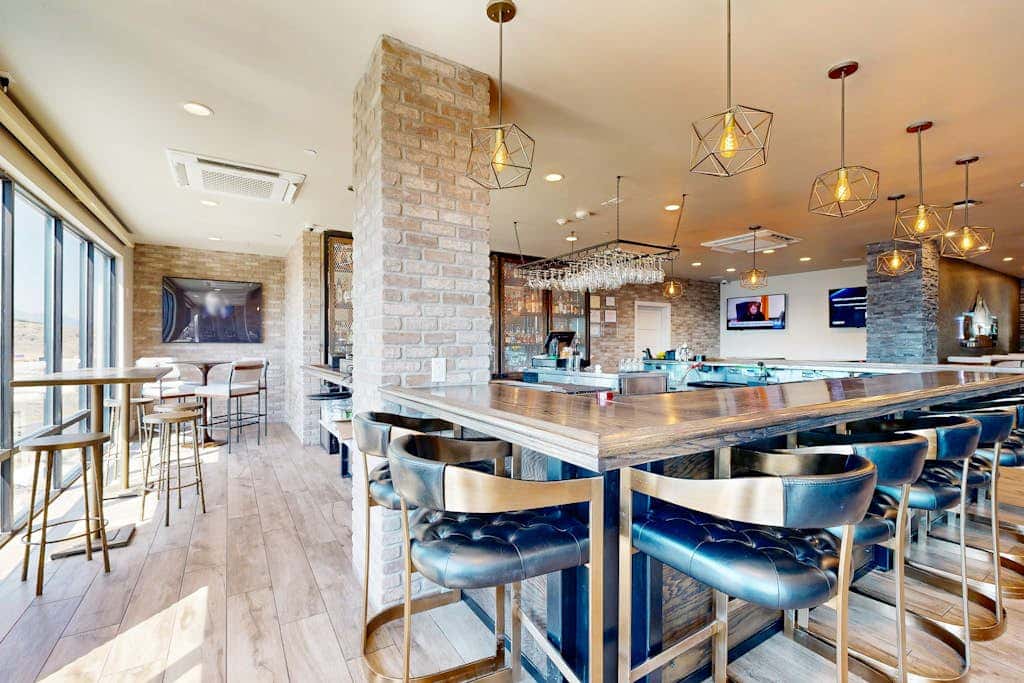 Modern resort condo with pool, hot tub, rolling foothill views & shuttle