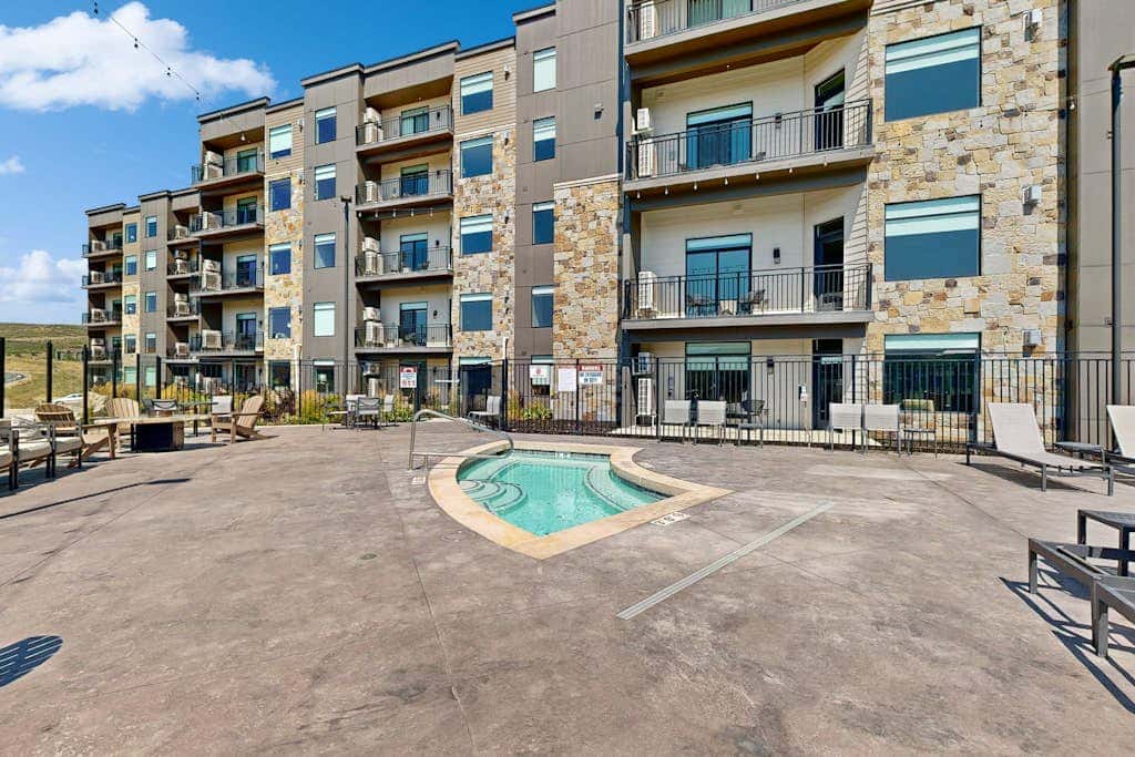 Modern resort condo with pool, hot tub, rolling foothill views & shuttle