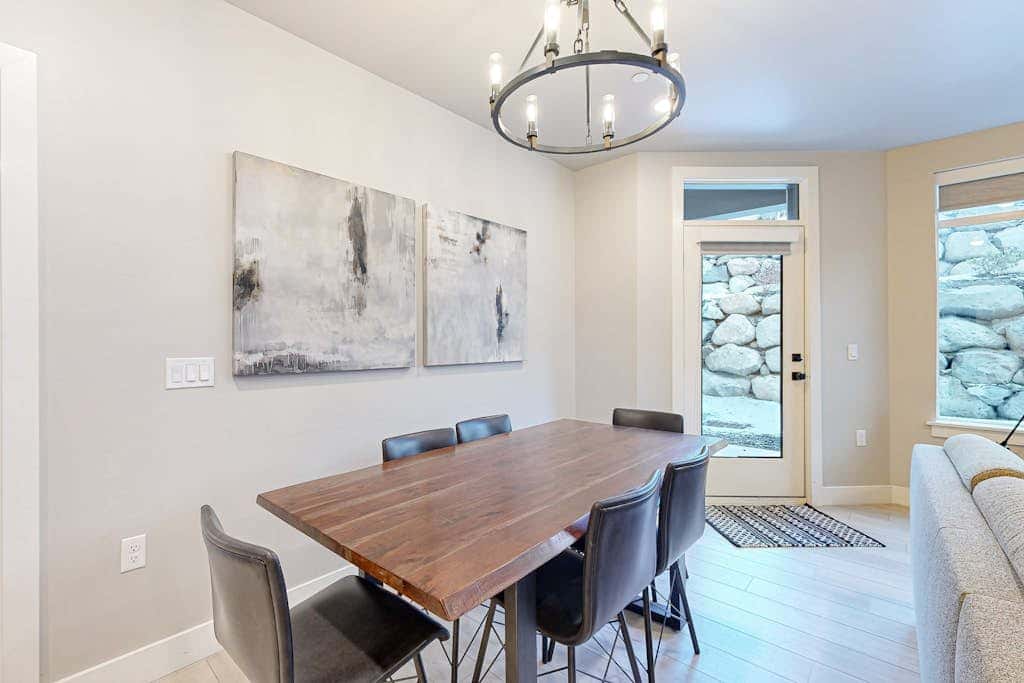 Modern resort condo with pool, hot tub & shuttle service