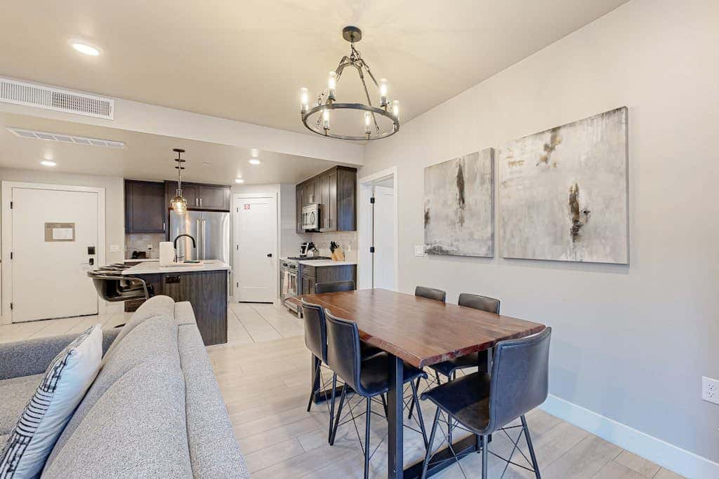 Modern resort condo with pool, hot tub & shuttle service