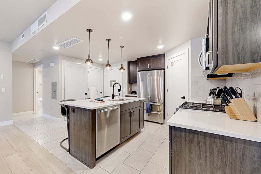 Modern resort condo with pool, hot tub & shuttle service