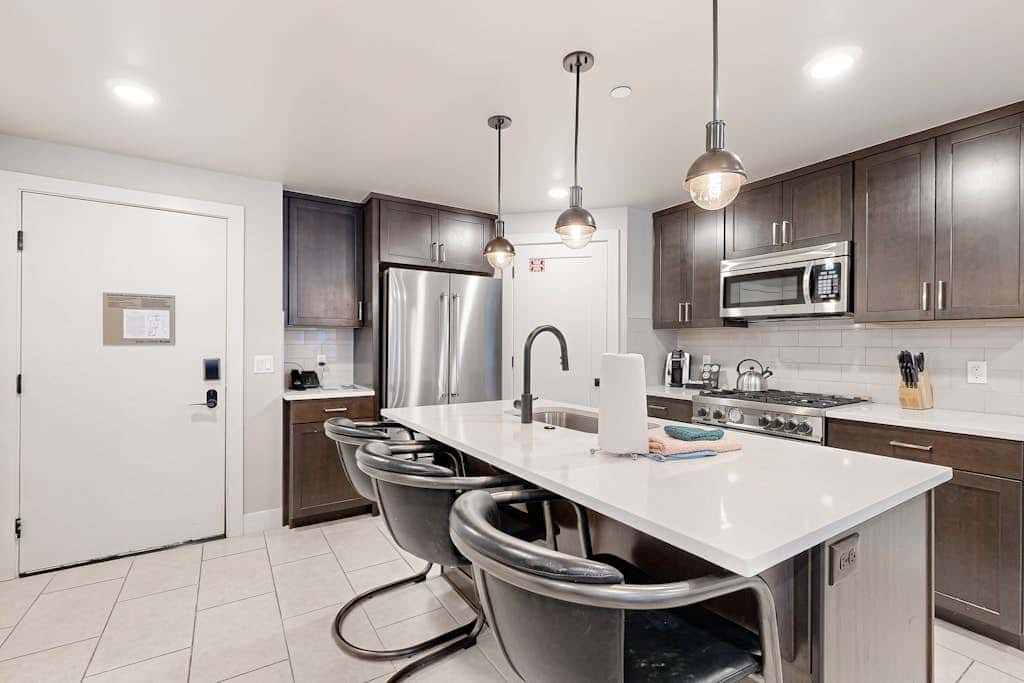Modern resort condo with pool, hot tub & shuttle service
