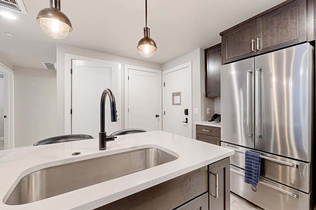 Modern resort condo with pool, hot tub & shuttle service