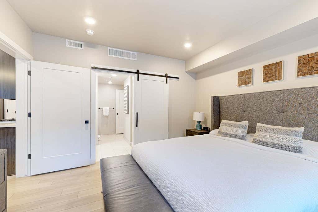 Modern resort condo with pool, hot tub & shuttle service