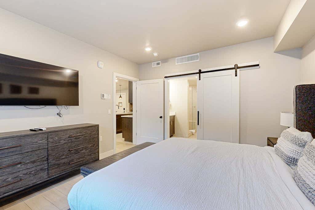 Modern resort condo with pool, hot tub & shuttle service