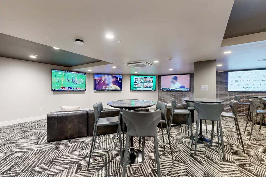 Modern resort condo with pool, hot tub & shuttle service