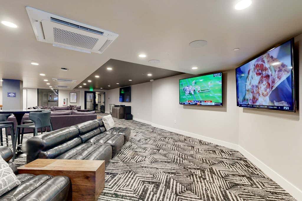 Modern resort condo with pool, hot tub & shuttle service