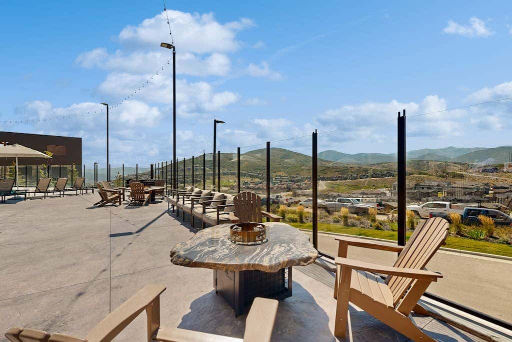 Modern resort condo with pool, hot tub & shuttle service