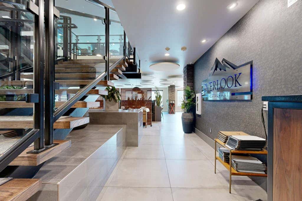 Modern resort condo with pool, hot tub & shuttle service