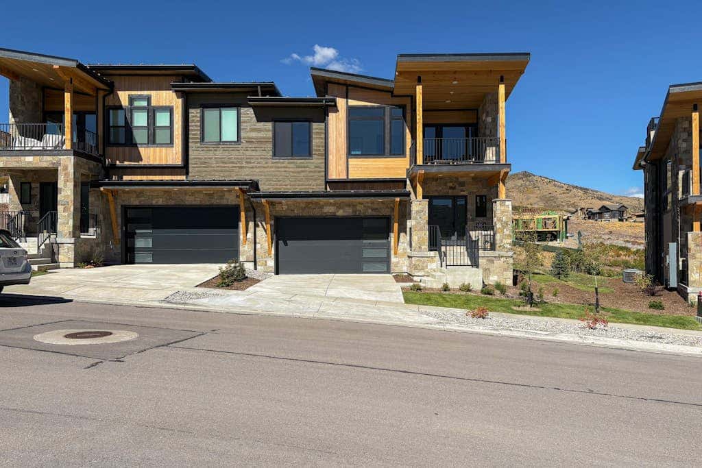Panoramic views, hot tub & game room, Minutes from Jordanelle Express Gondola