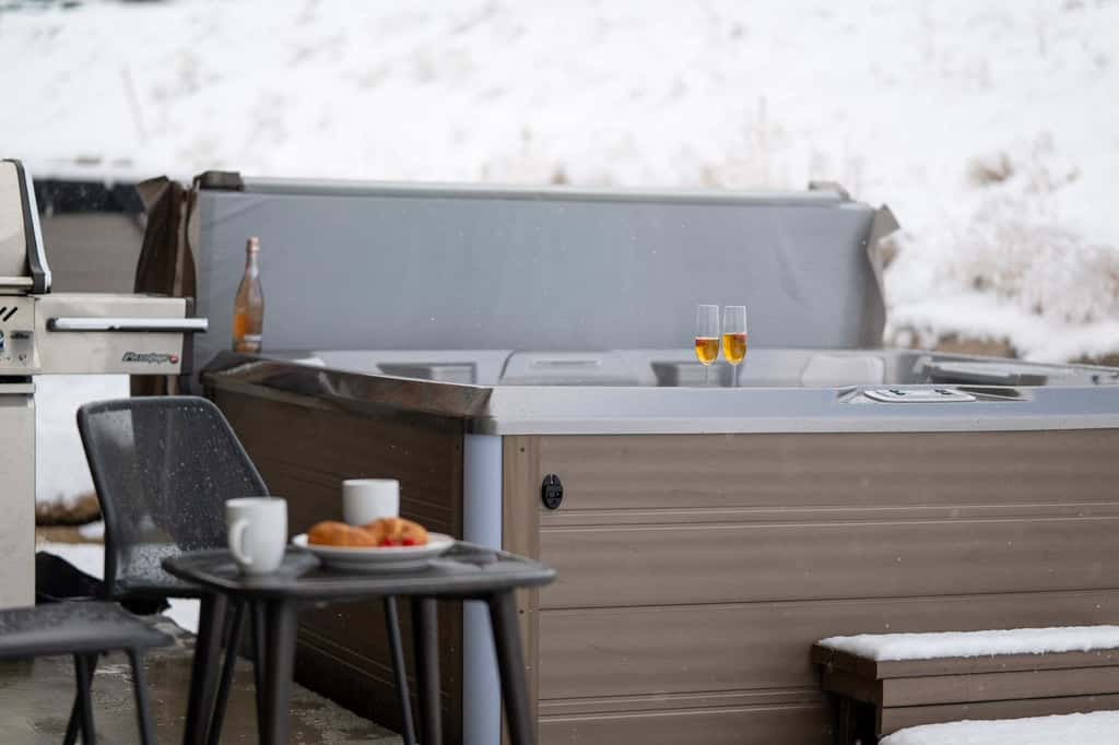 Panoramic views, hot tub & game room, Minutes from Jordanelle Express Gondola
