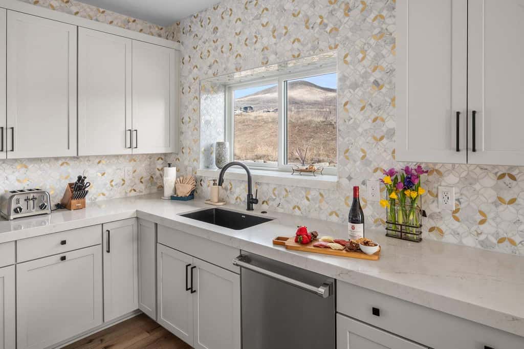Panoramic views, hot tub & game room, Minutes from Jordanelle Express Gondola