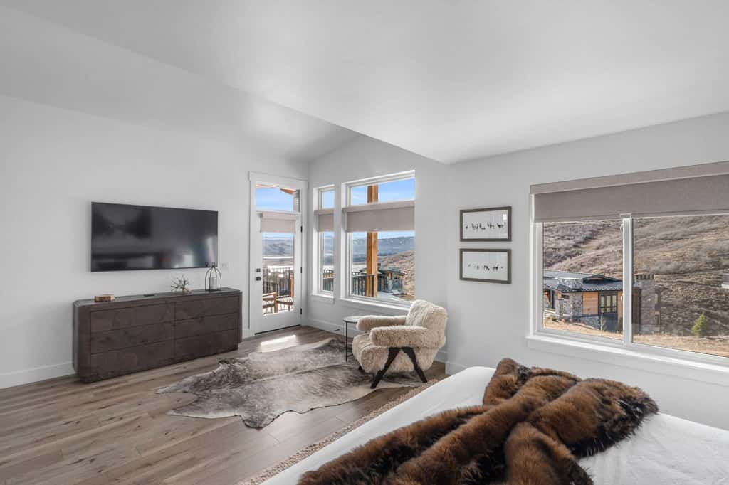 Panoramic views, hot tub & game room, Minutes from Jordanelle Express Gondola
