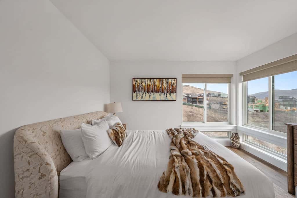 Panoramic views, hot tub & game room, Minutes from Jordanelle Express Gondola