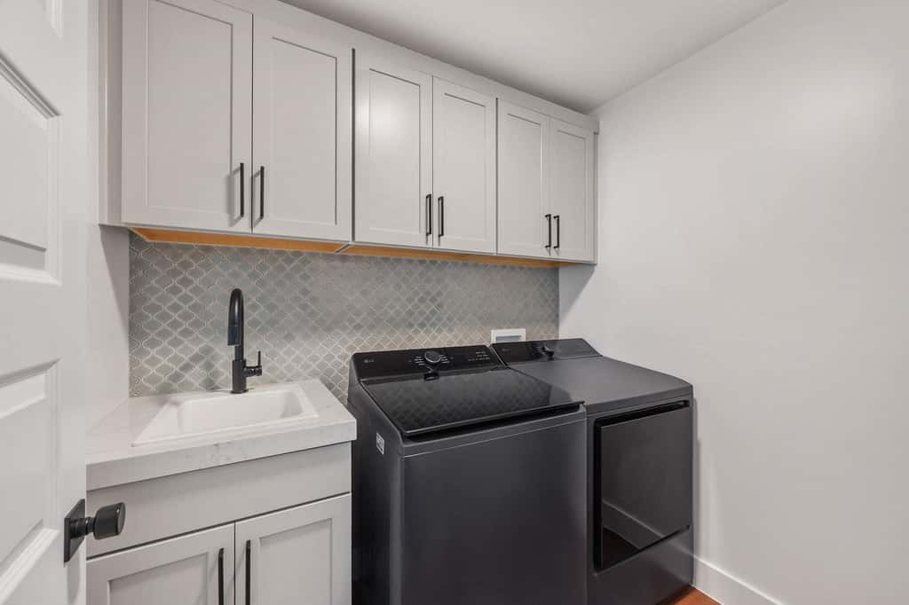 Panoramic views, hot tub & game room, Minutes from Jordanelle Express Gondola