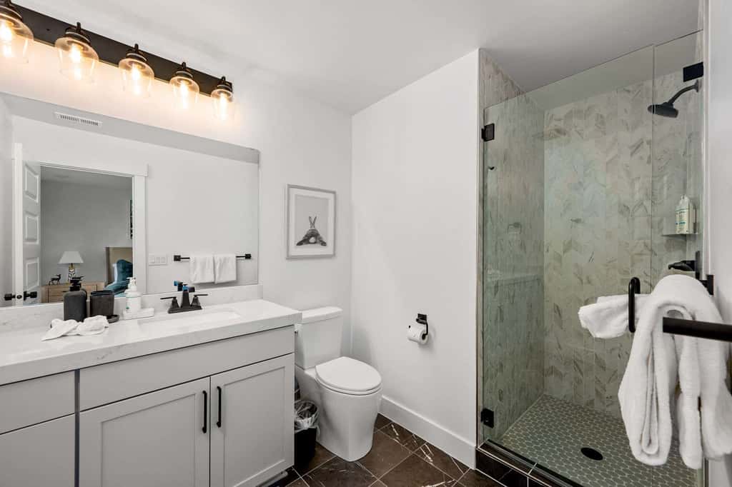 Panoramic views, hot tub & game room, Minutes from Jordanelle Express Gondola