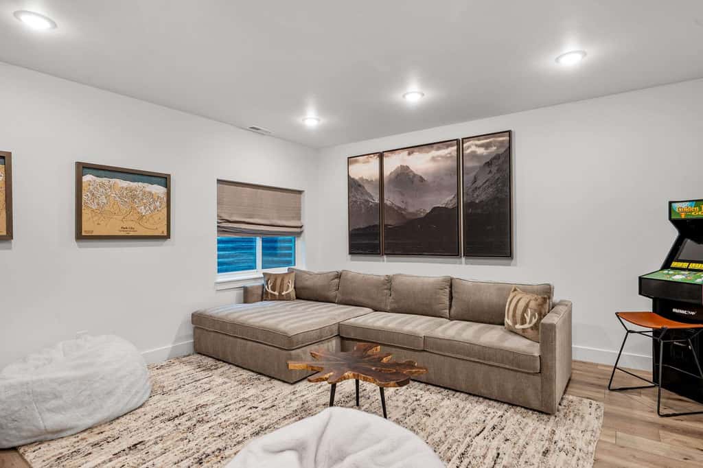 Panoramic views, hot tub & game room, Minutes from Jordanelle Express Gondola