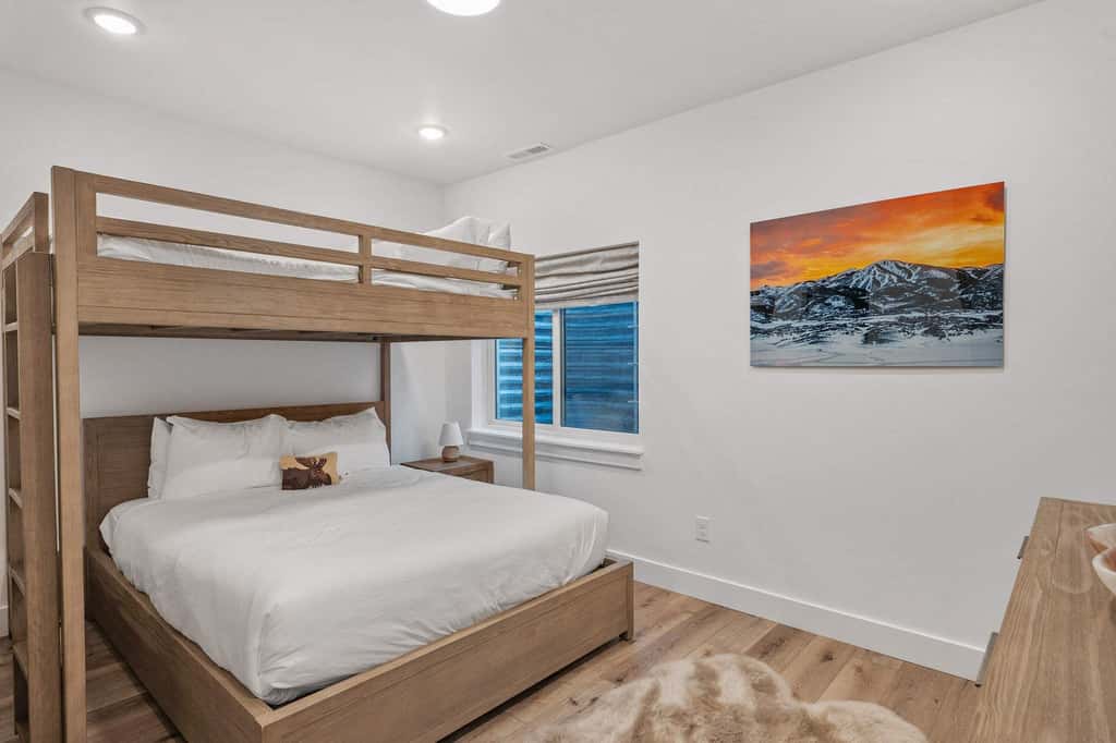 Panoramic views, hot tub & game room, Minutes from Jordanelle Express Gondola