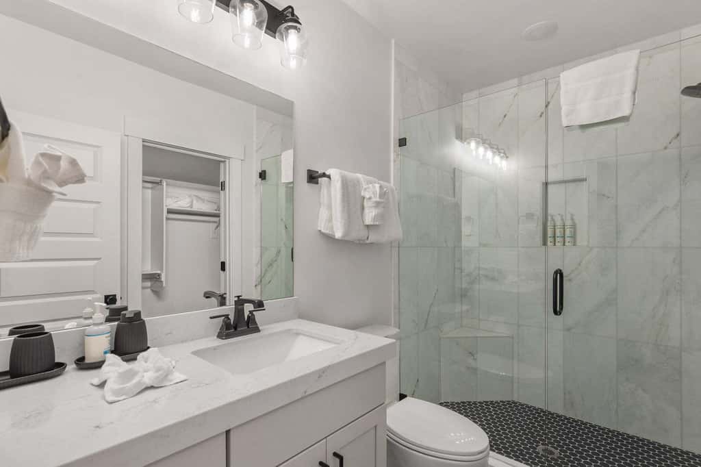 Panoramic views, hot tub & game room, Minutes from Jordanelle Express Gondola