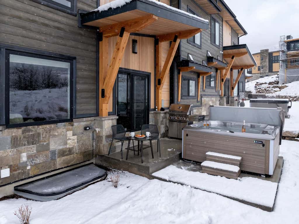 Panoramic views, hot tub & game room, Minutes from Jordanelle Express Gondola