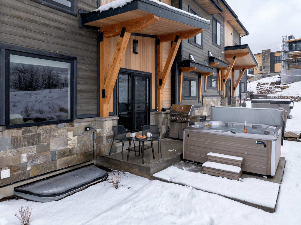 Panoramic views, hot tub & game room, Minutes from Jordanelle Express Gondola